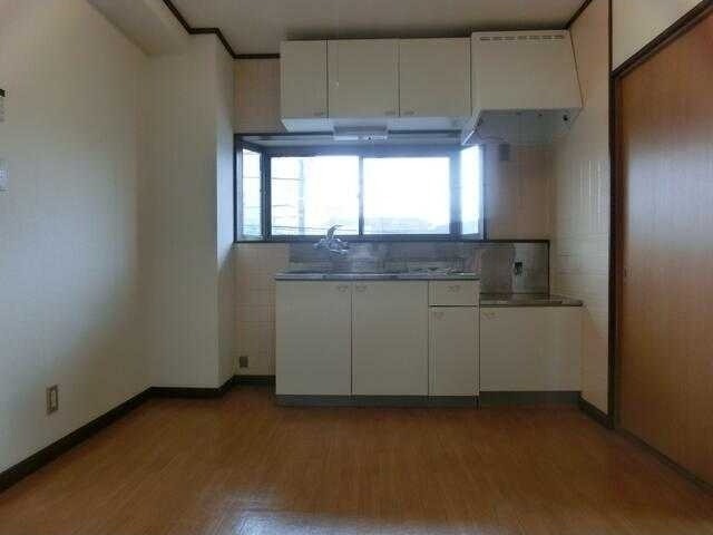 ��ʌ��k�����S�ɓޒ����R���ڂ̃}���V�����̋��ԁE���r���O