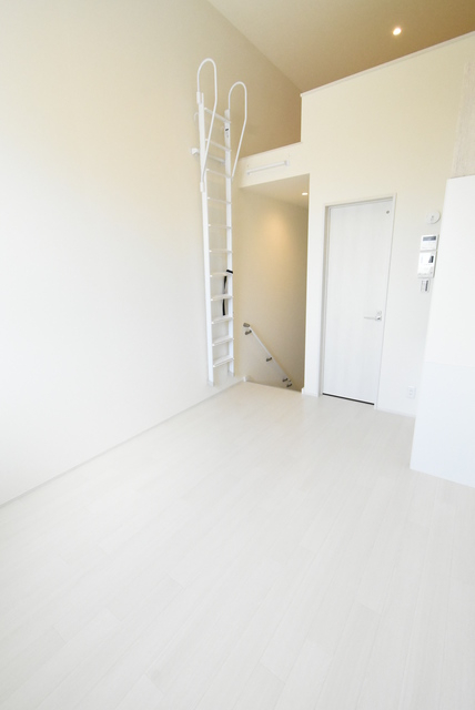 ��ʌ��������܎s������x�蒬�̃A�p�[�g�̋��ԁE���r���O