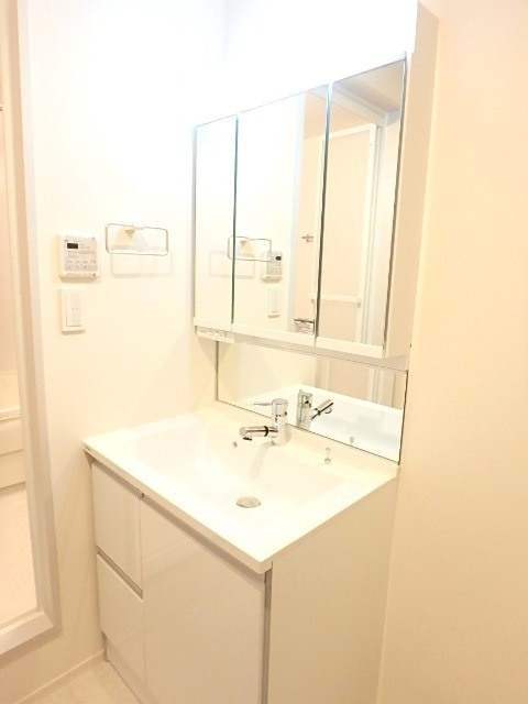 ��ʌ��������܎s��{��y�蒬�R���ڂ̃}���V�����̐��ʏ�