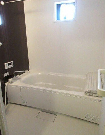 ��ʌ��@�c�s���m�؂S���ڂ̃e���X�n�E�X�̃o�X