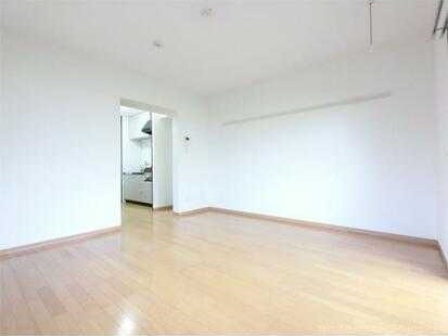 ��ʌ��k�����S�ɓޒ����R���ڂ̃}���V�����̋��ԁE���r���O