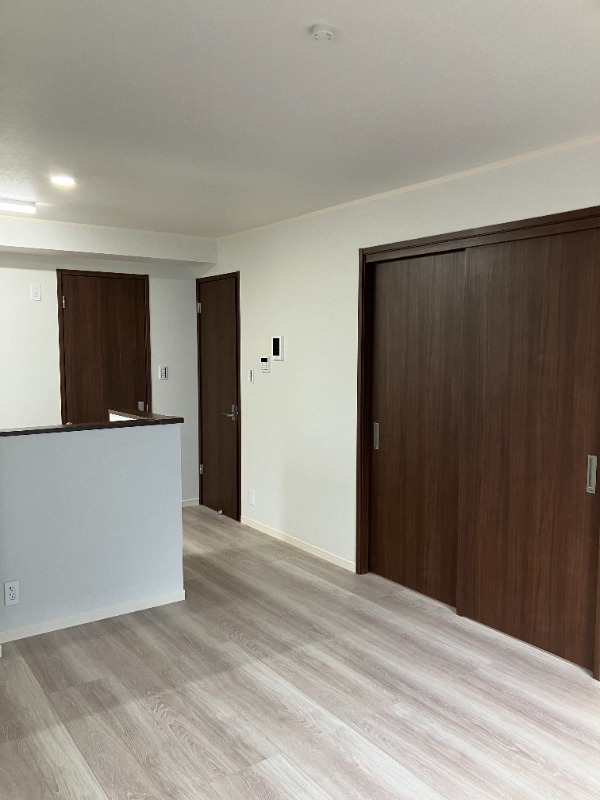 ��ʌ��������܎s��摾�c�E�Q���ڂ̃A�p�[�g�̋��ԁE���r���O