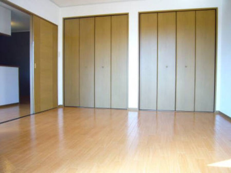 ��ʌ��k�����S�ɓޒ������P���ڂ̃A�p�[�g�̋��ԁE���r���O