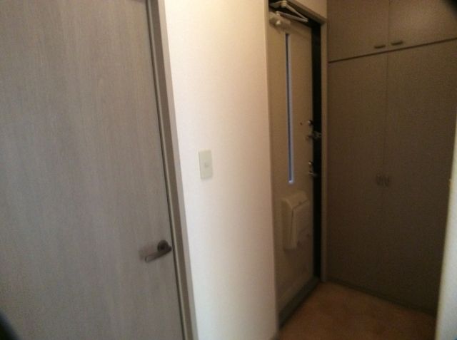 ��ʌ��k�����S�ɓޒ������R���ڂ̃A�p�[�g�̌���