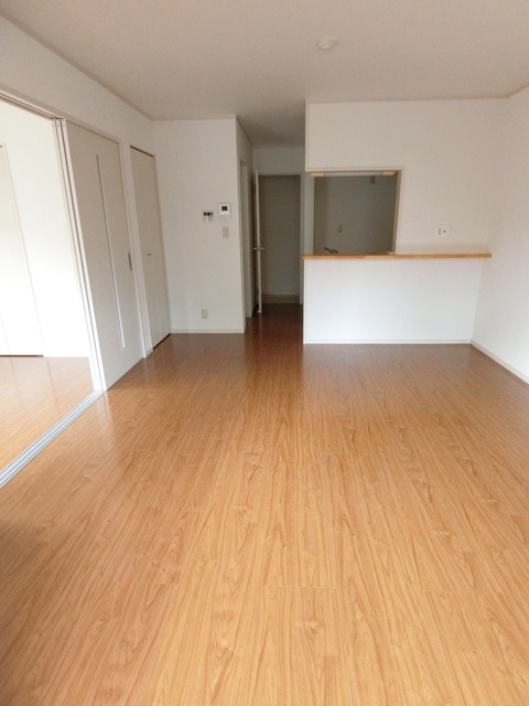 ��ʌ��k�����S�ɓޒ������Q���ڂ̃A�p�[�g�̋��ԁE���r���O