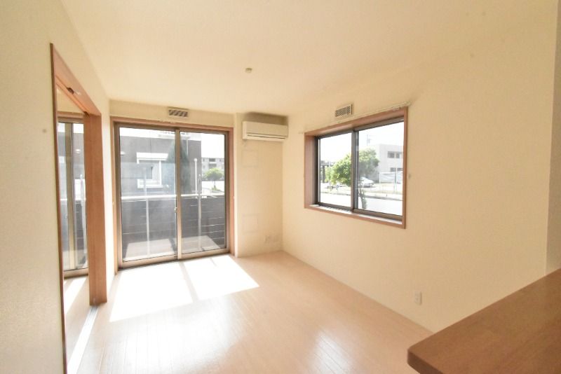 ��ʌ��z�J�s���C�N�^�E���U���ڂ̃A�p�[�g�̋��ԁE���r���O