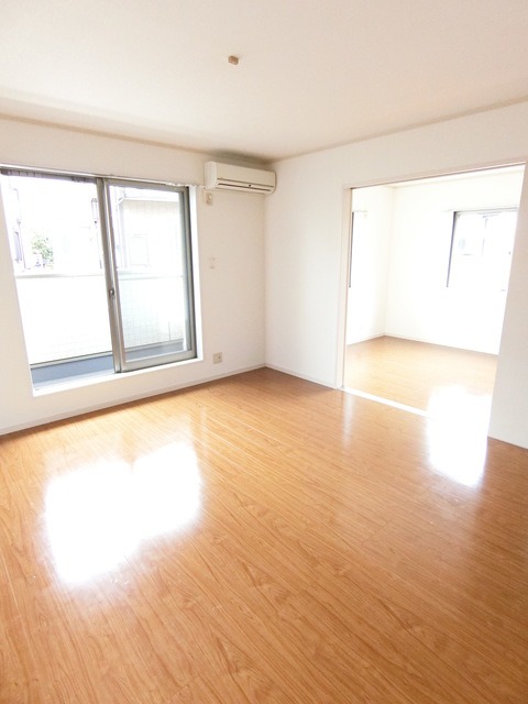 ��ʌ��k�����S�ɓޒ������Q���ڂ̃A�p�[�g�̂��̑������E�X�y�[�X