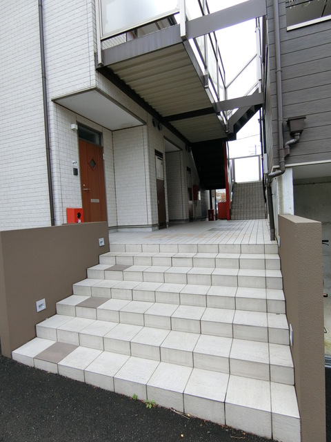 ��ʌ��k�����S�ɓޒ������Q���ڂ̃A�p�[�g�̃G���g�����X