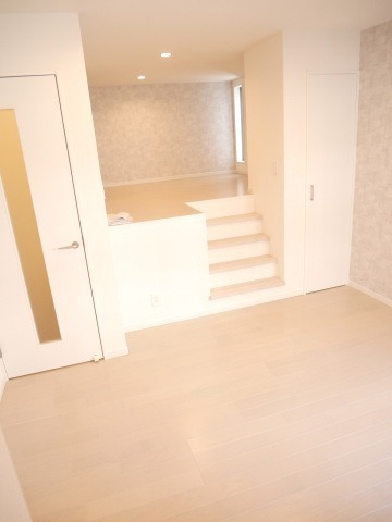 ��ʌ�����s���ԂP���ڂ̃A�p�[�g�̋��ԁE���r���O