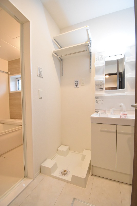 ��ʌ�����s�厚���̃A�p�[�g�̐��ʏ�