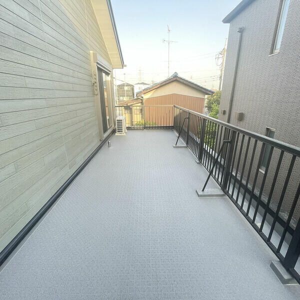 ��ʌ�����s�씵���J�U���ڂ̃A�p�[�g�̃o���R�j�[