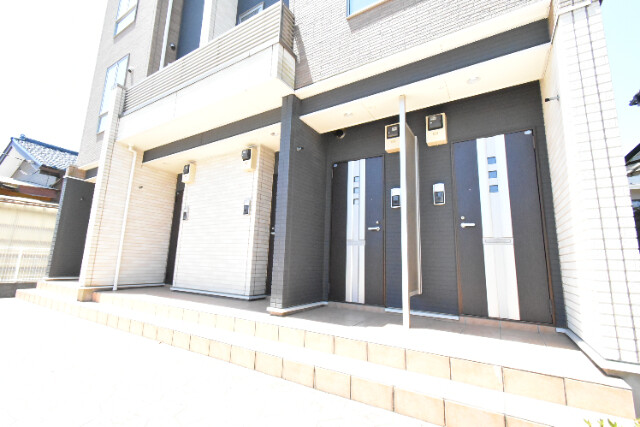 ��ʌ�����s���ԂR���ڂ̃A�p�[�g�̃G���g�����X