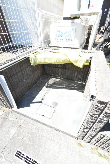 ��ʌ�����s���ԂR���ڂ̃A�p�[�g�̂��̑�