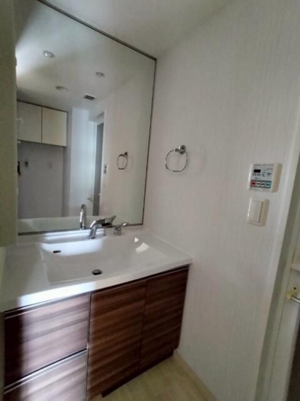 ��ʌ��������܎s��{��O���Q���ڂ̃}���V�����̐��ʏ�