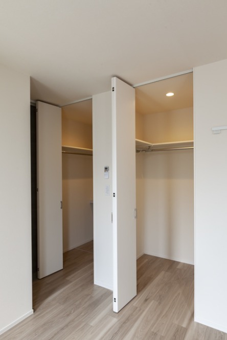 ��ʌ������s����U���ڂ̃}���V�����̎��[