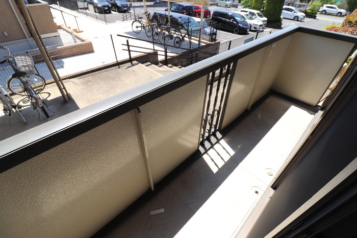 ��ʌ��������܎s����厚���L�̃A�p�[�g�̃o���R�j�[