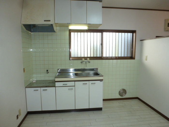 ��ʌ�����s�˒˓��S���ڂ̃A�p�[�g�̃L�b�`��