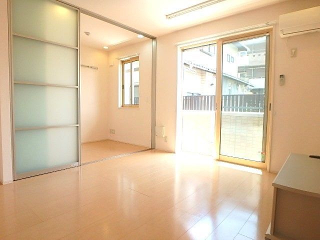 ��ʌ��������܎s�k��������Q���ڂ̃A�p�[�g�̋��ԁE���r���O