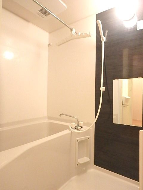 ��ʌ��������܎s�k��������Q���ڂ̃A�p�[�g�̃o�X