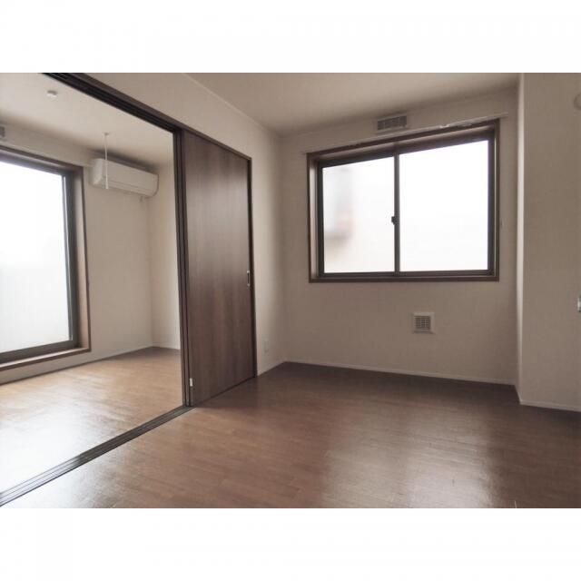 ��ʌ������s�����U���ڂ̃A�p�[�g�̋��ԁE���r���O