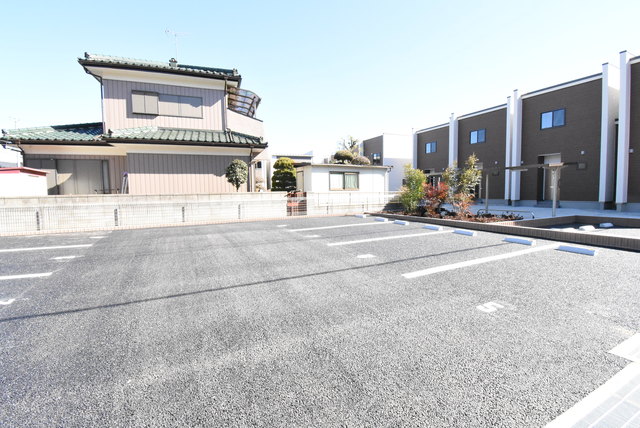 ��ʌ��@�c�s���m�؂S���ڂ̃e���X�n�E�X�̒��ԏ�