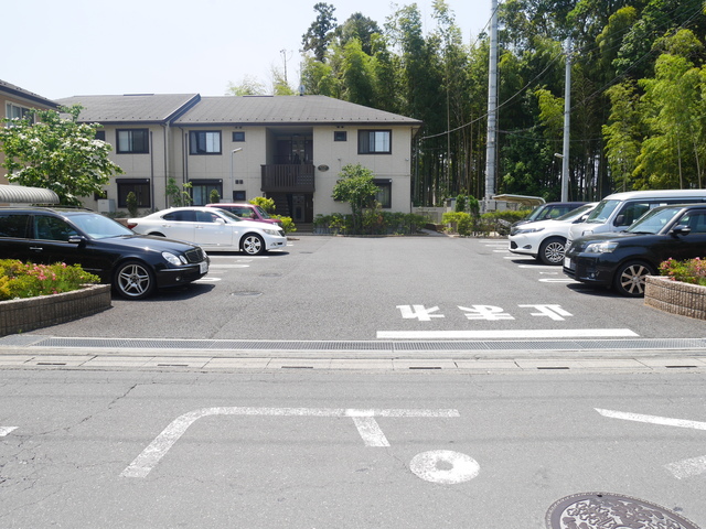 ��ʌ��������܎s������厚��J�̃A�p�[�g�̒��ԏ�