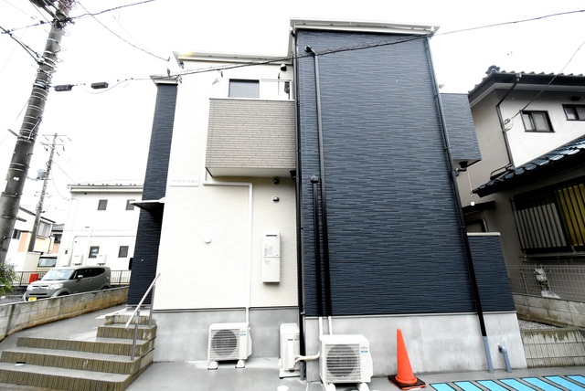 ��ʌ��������܎s�������a�c���P���ڂ̃A�p�[�g�̃G���g�����X