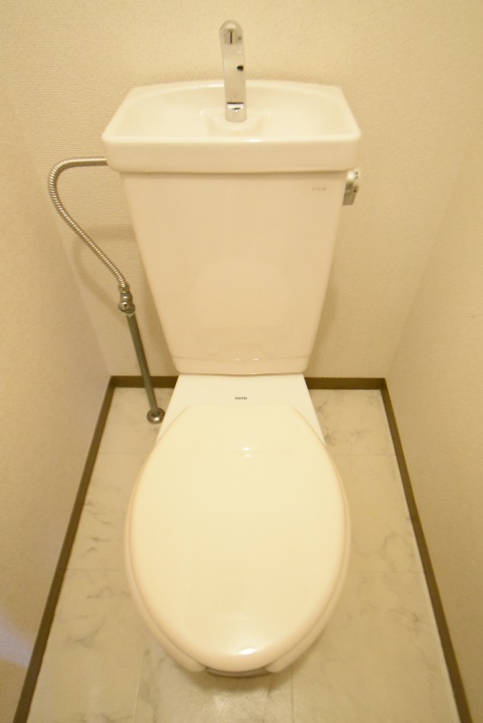 ��ʌ��������܎s�k����i���Q���ڂ̃A�p�[�g�̃g�C��