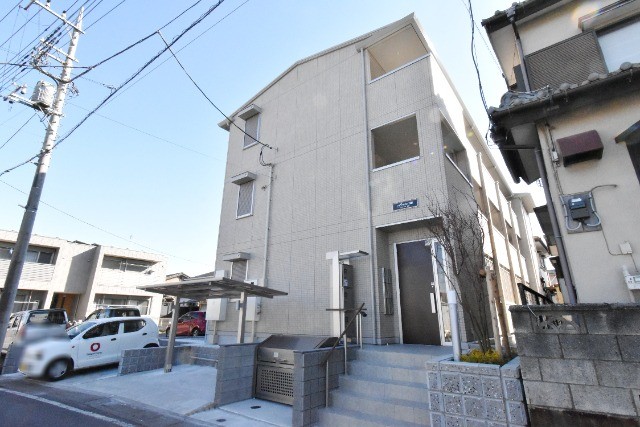 ��ʌ��������܎s�k����i���P����584-1�̃A�p�[�g�̌����O��