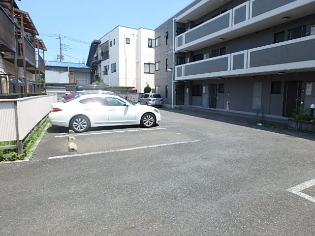 ��ʌ��������܎s��{����ؒ��S���ڂ̃}���V�����̒��ԏ�