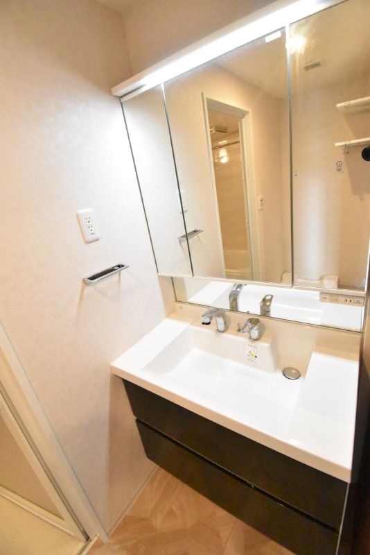 ��ʌ��������܎s��{��y�蒬�Q���ڂ̃}���V�����̐��ʏ�