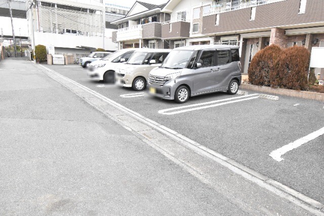 ��ʌ��������܎s��������S���ڂ̃A�p�[�g�̒��ԏ�