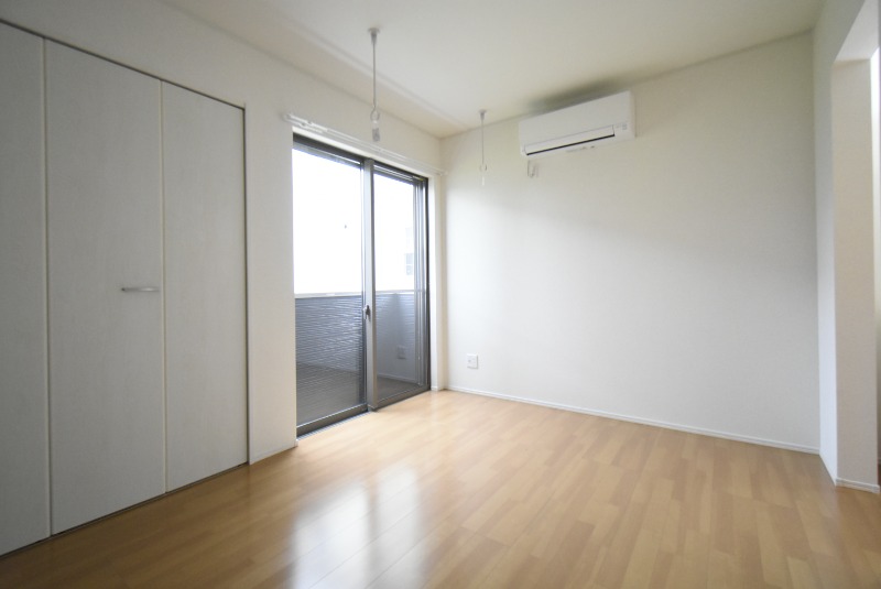 ��ʌ�����s����T���ڂ̃A�p�[�g�̋��ԁE���r���O