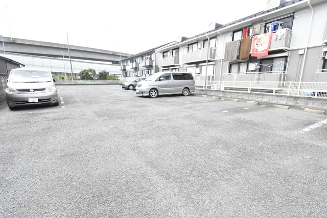 ��ʌ��������܎s����{�O���̃A�p�[�g�̒��ԏ�