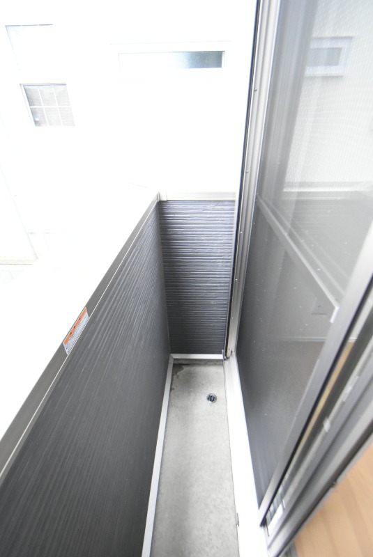 ��ʌ�����s����T���ڂ̃A�p�[�g�̃o���R�j�[