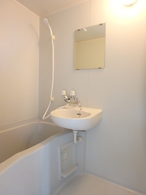 ��ʌ��������܎s��{�捂�@���Q���ڂ̃A�p�[�g�̃o�X