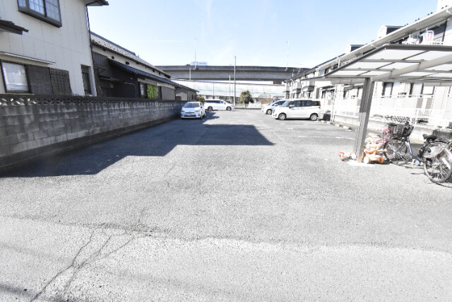 ��ʌ��������܎s����{�O���̃A�p�[�g�̒��ԏ�