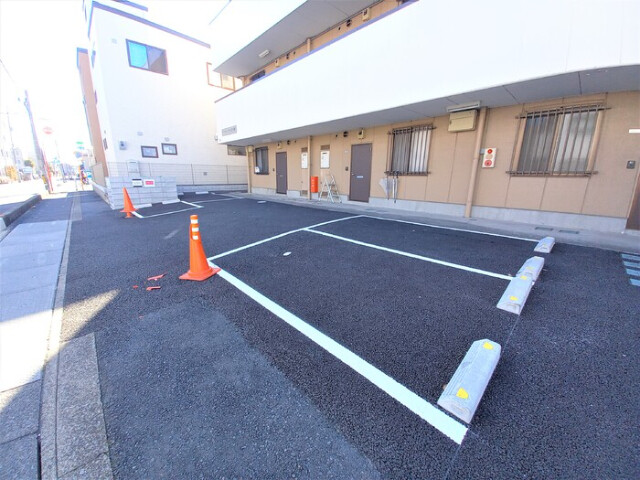 ��ʌ��z�J�s�ԎR���R���ڂ̃A�p�[�g�̒��ԏ�