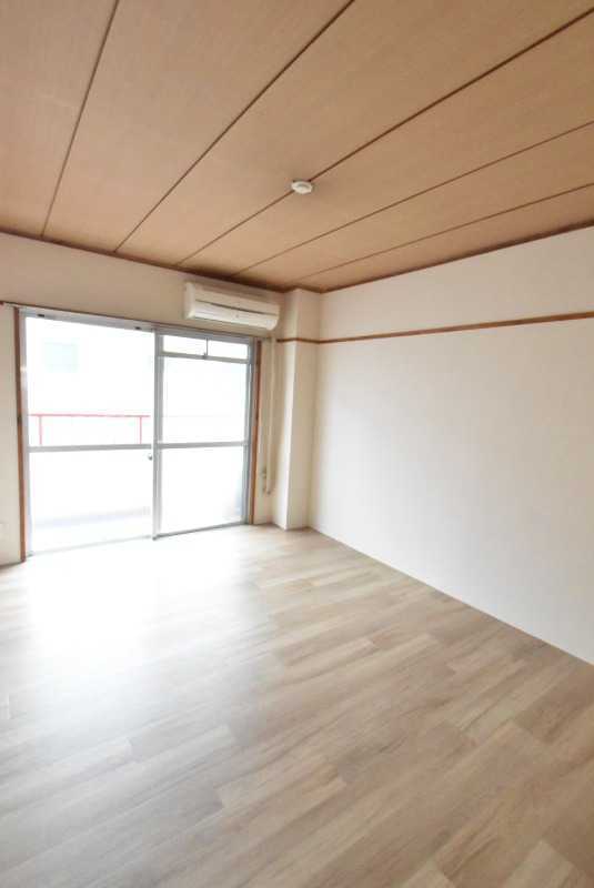 ��ʌ�����s�厚�ؑ]�C�̃}���V�����̋��ԁE���r���O