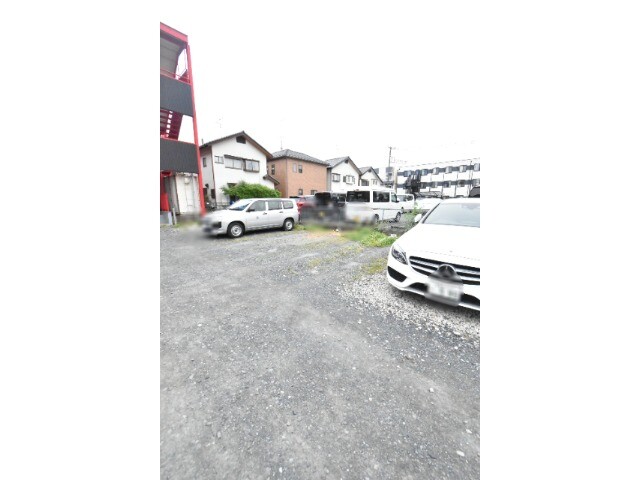 ��ʌ�����s�厚�ؑ]�C�̃}���V�����̒��ԏ�