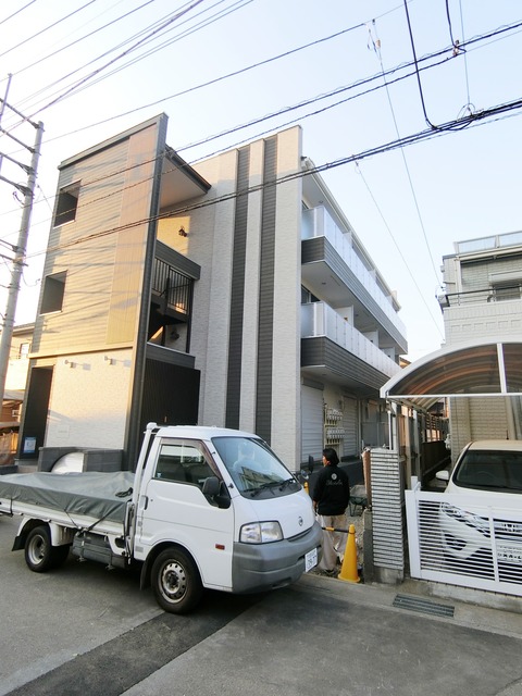 ��ʌ��������܎s�����擌��{�V����4-11�̃A�p�[�g�̌����O��