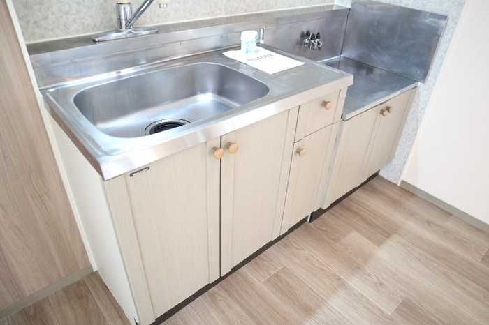 ��ʌ�����s������U���ڂ̃A�p�[�g�̃L�b�`��