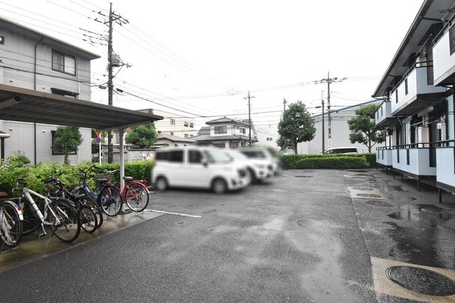 ��ʌ�����s������U���ڂ̃A�p�[�g�̒��ԏ�