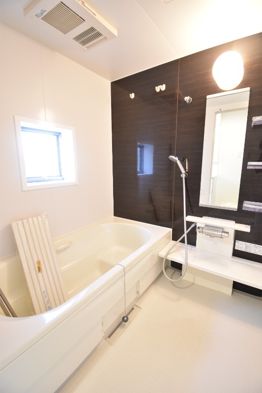 ��ʌ��������܎s�Y�a��̉ƂR���ڂ̃}���V�����̃o�X