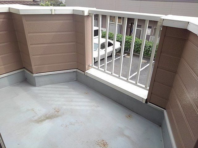 ��ʌ������s���h�Q���ڂ̃A�p�[�g�̃o���R�j�[