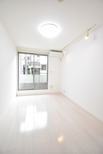 ��ʌ��������܎s�k����i���Q���ڂ̃A�p�[�g�̋����E���r���O