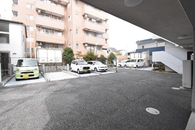 ��ʌ�����s�˒˓��P���ڂ̃}���V�����̒��ԏ�