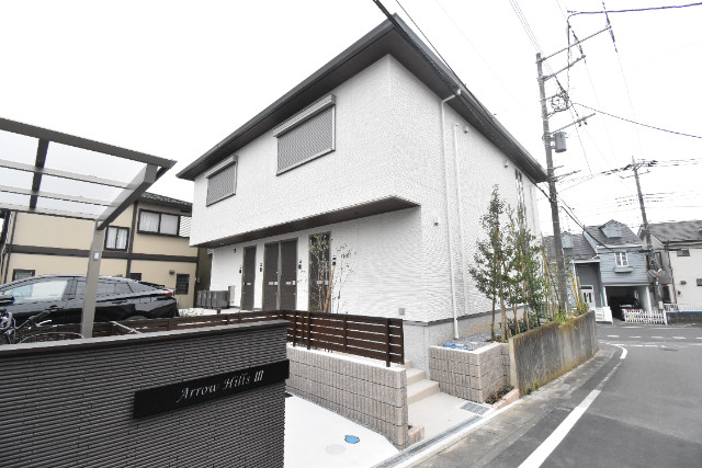 ��ʌ��������܎s������厚�쒆��1521-1�̃A�p�[�g�̌����O��