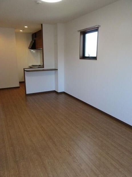 ��ʌ�����s�厚�ΐ_�̃A�p�[�g�̋��ԁE���r���O