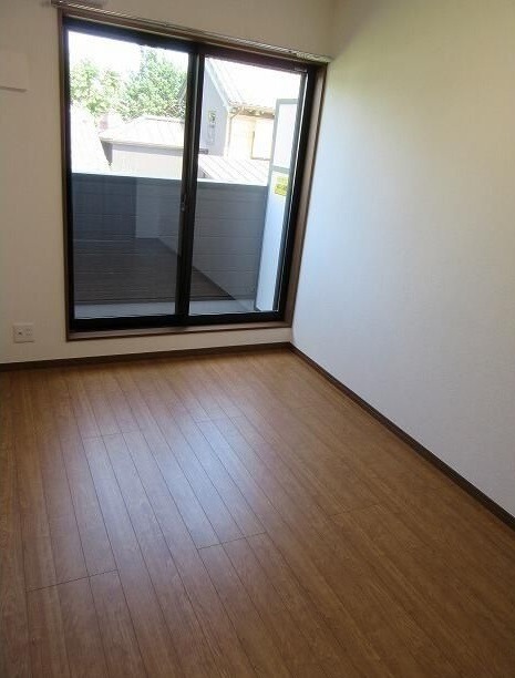 ��ʌ�����s�厚�ΐ_�̃A�p�[�g�̂��̑������E�X�y�[�X